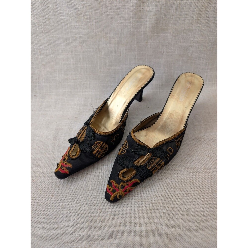 Luvshoe's Canada Ornate Embroidered Mules Shoes Size 10